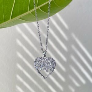 ✨ Half Full Diamonds Heart Necklace 💎 STAINLESS STEEL